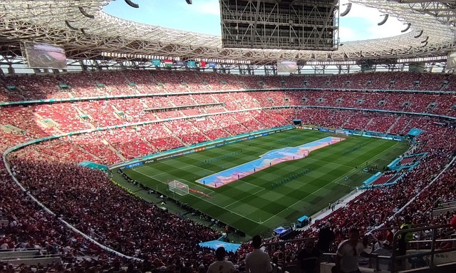 個如同巨浪 個如同巨浪